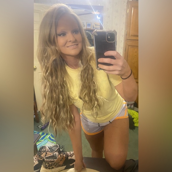 Meet your Posher, Candice - Picture 1 of 2